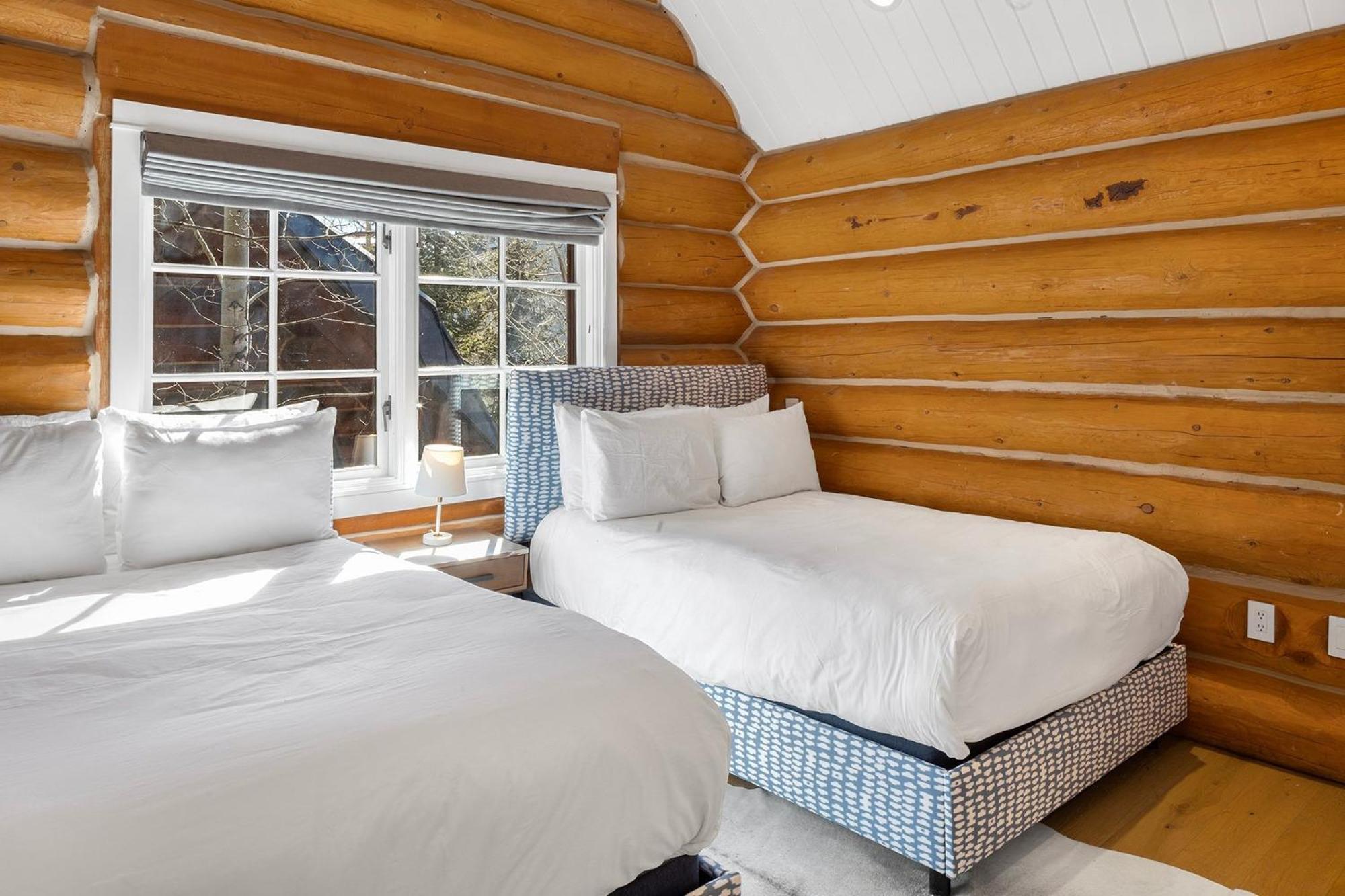 Holiday home New! Chic European Style Cabin, Short Walk To