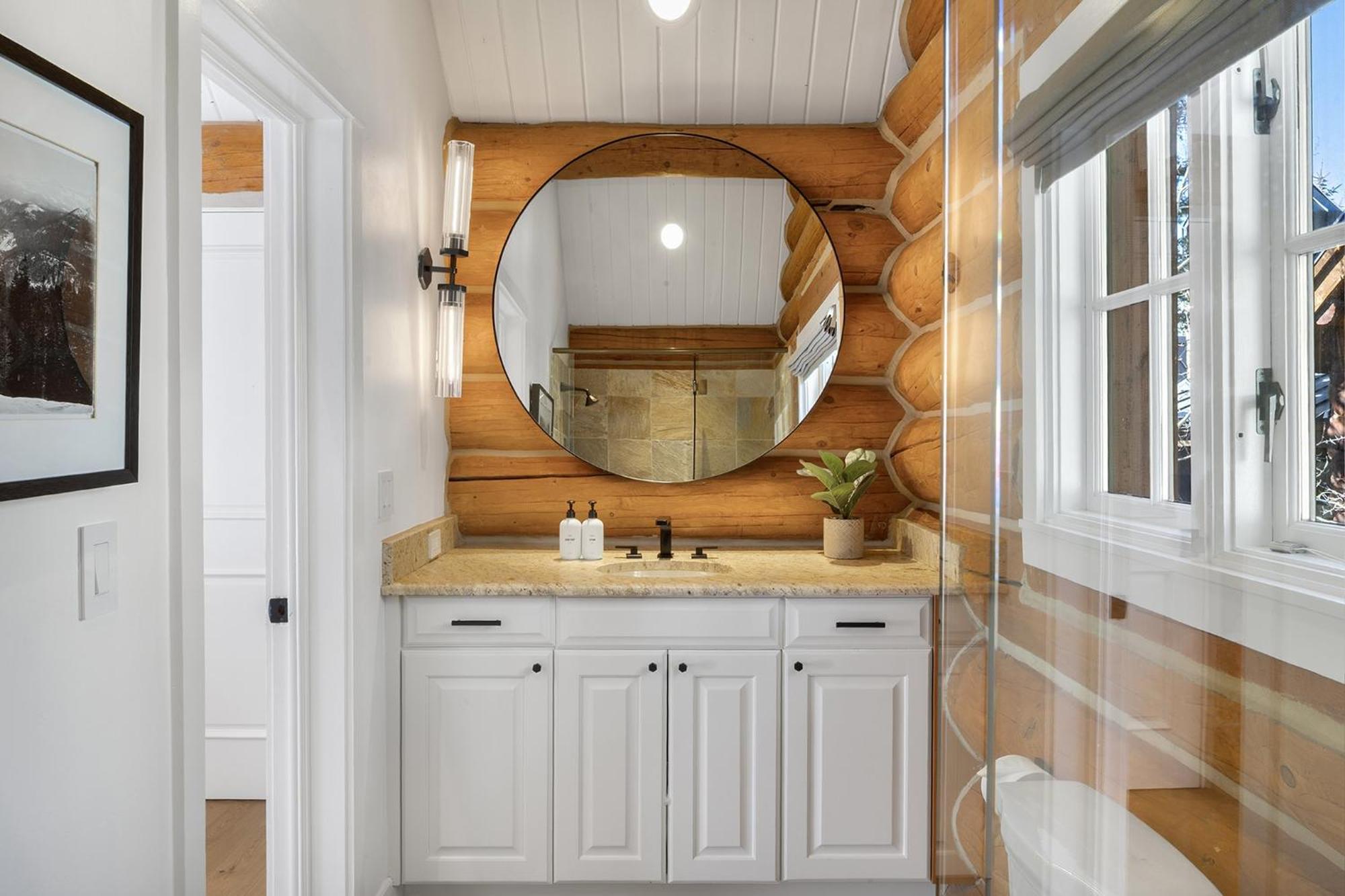 New! Chic European Style Cabin, Short Walk To Holiday home Telluride