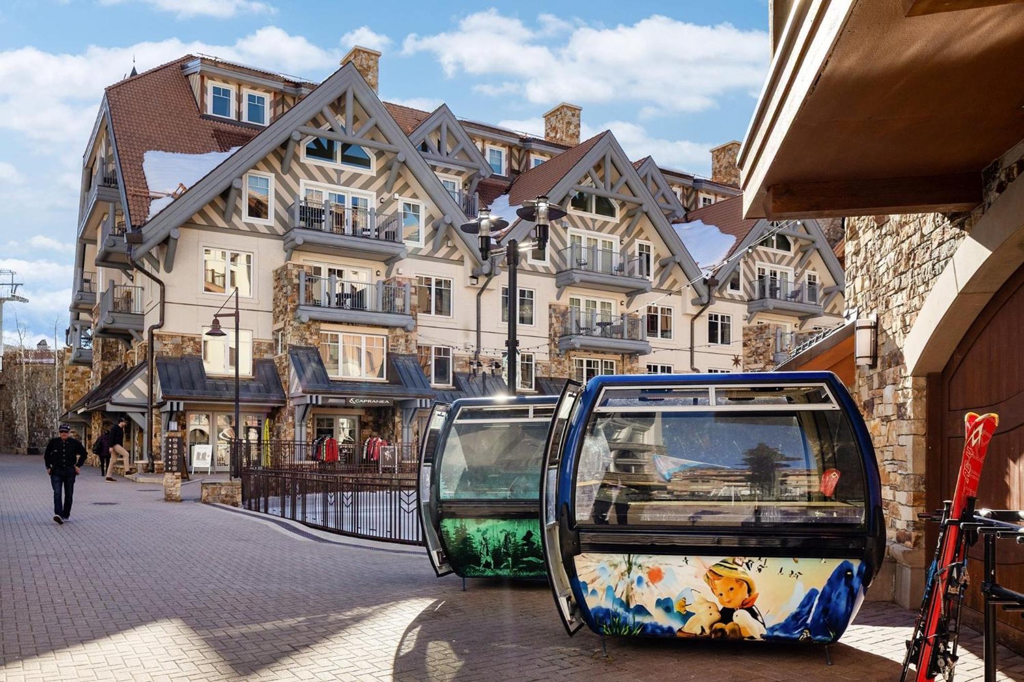 Holiday home New! Chic European Style Cabin, Short Walk To