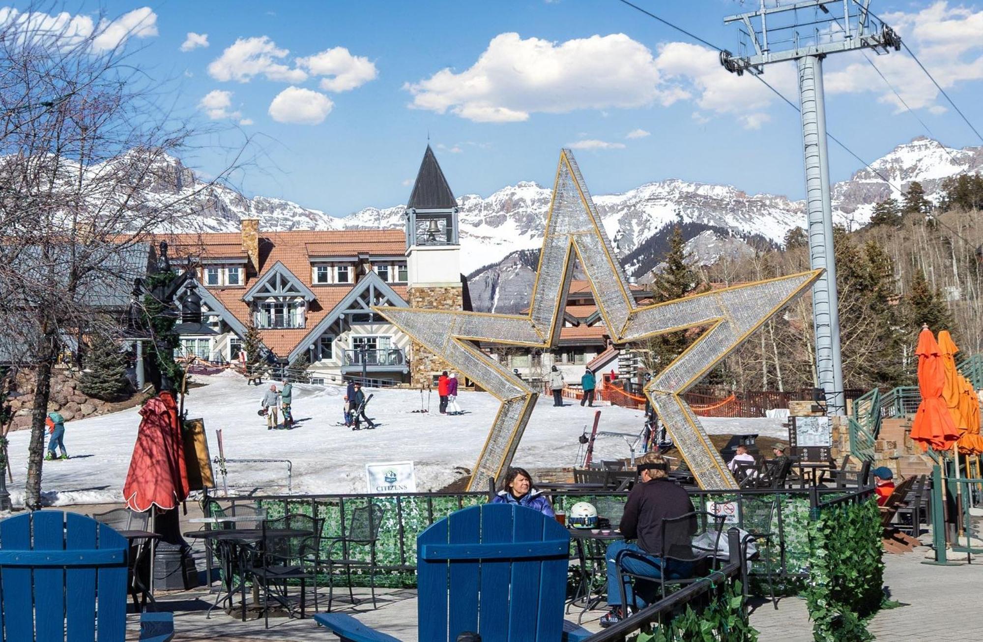 New! Chic European Style Cabin, Short Walk To