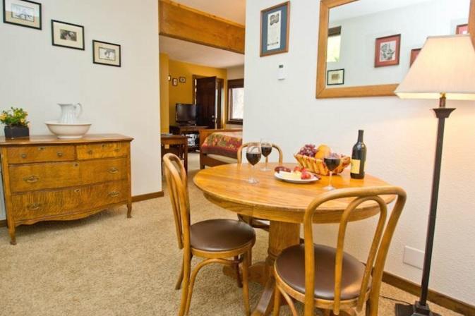 Manitou 11 By Alpine Lodge