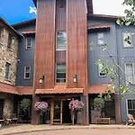 Affordably Priced 2 Bedroom - Riverclub2Br