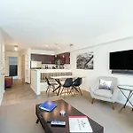 Holiday home Deluxe Unit With Unbeatable Deck Views *