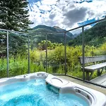 Deluxe Unit With Unbeatable Deck Views Holiday home