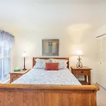 Cozy Two Bedroom In The Middle Of It All!
