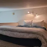 Quiet Lofted Studio At Tomboy Lodge