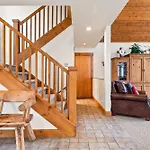 Russell Home By Avantstay Expansive Deck Stunning Views Hot Tub