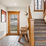 Russell Home By Avantstay Expansive Deck Stunning Views Hot Tub