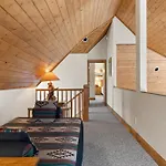Russell Home By Avantstay Expansive Deck Stunning Views Hot Tub