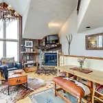 Double Diamond Ski-In/Ski-Out Chalet