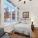 3 Bedroom 3 Bathroom Walking Distance To The Gondola