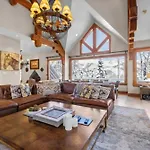 Mountain Village Retreat With Hot Tub Sauna & Views