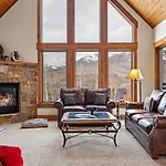 Russell Home By Avantstay Expansive Deck Stunning Views Hot Tub