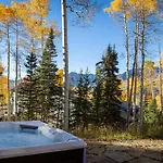 Villa Bear - Modern Log At Easy Ski-in-out Location Telluride