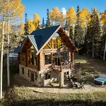 Bear - Modern Log At Easy Ski-in-out Location Villa