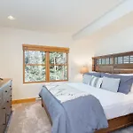 Bear Creek Lodge 303B Hotel Room