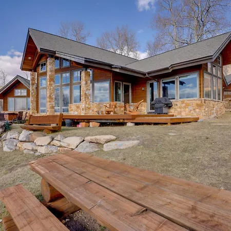 Holiday home Mountain With Gym, Hot Tub And Views!