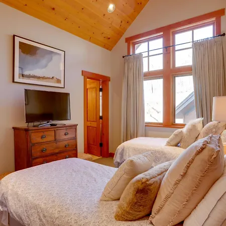 Holiday home Mountain With Gym, Hot Tub And Views!