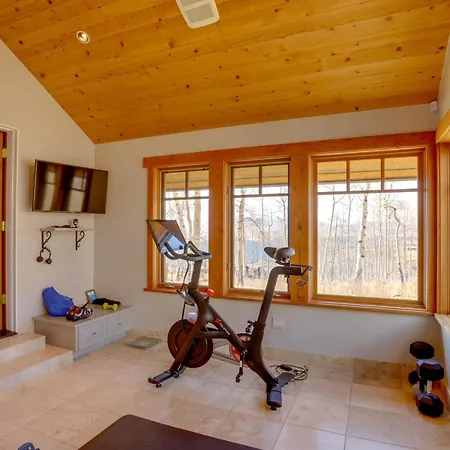Mountain With Gym, Hot Tub And Views!