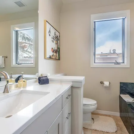 Pet-friendly Penthouse With Shared Hot Tub *