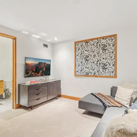 Luxury Townhome On Depot, 3 Mins Walk To Main St Gondola, Heated Garage, Private Roof Hot Tub, Townhouse * Telluride