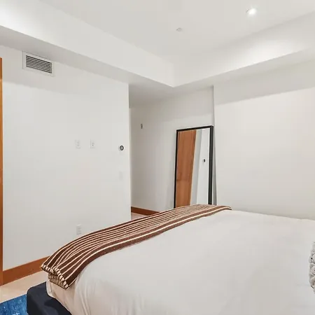 Holiday home Luxury Townhome On Depot, 3 Mins Walk To Main St Gondola, Heated Garage, Private Roof Hot Tub, Townhouse *