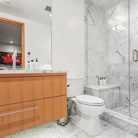 Luxury Townhome On Depot, 3 Mins Walk To Main St Gondola, Heated Garage, Private Roof Hot Tub, Townhouse