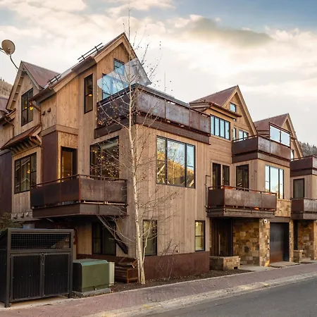 Luxury Townhome On Depot, 3 Mins Walk To Main St Gondola, Heated Garage, Private Roof Hot Tub, Townhouse Holiday home
