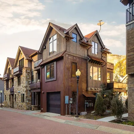 Luxury Townhome On Depot, 3 Mins Walk To Main St Gondola, Heated Garage, Private Roof Hot Tub, Townhouse Holiday home Telluride