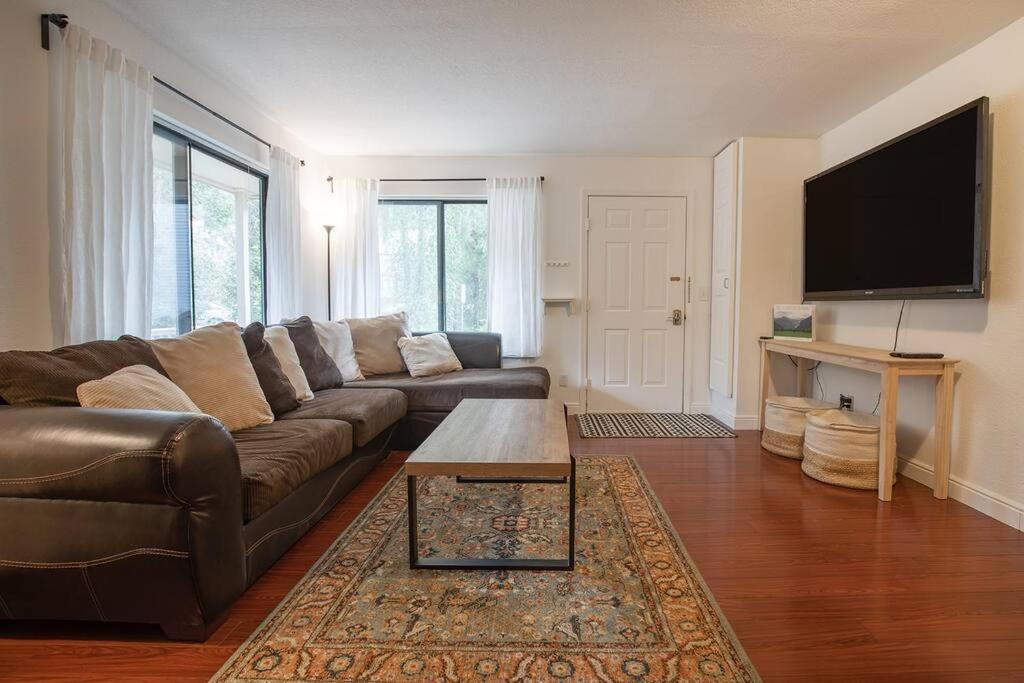 Apartment The Creekside Retreat: Steps To Of