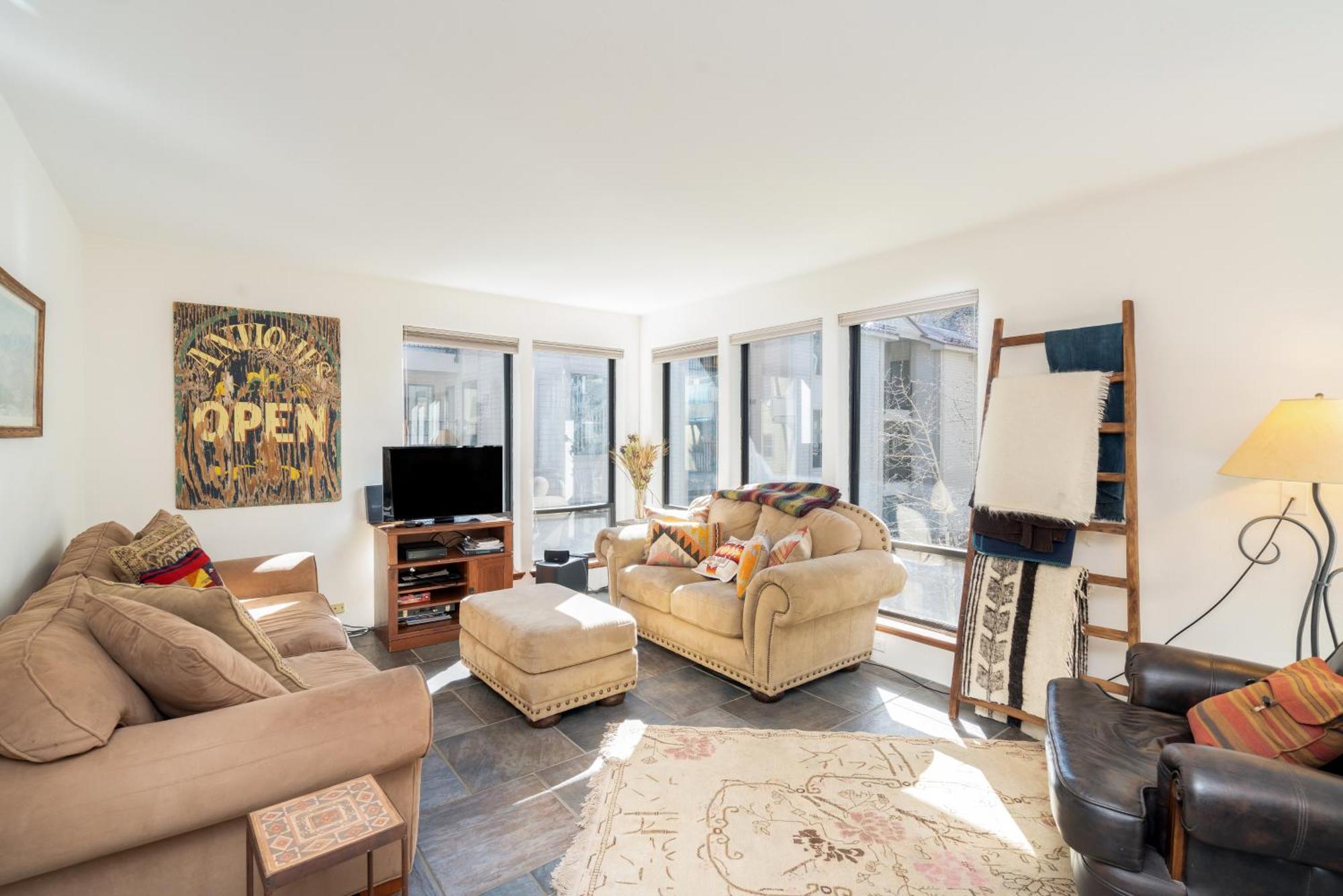 With Great Access And Heated Garage Holiday home *