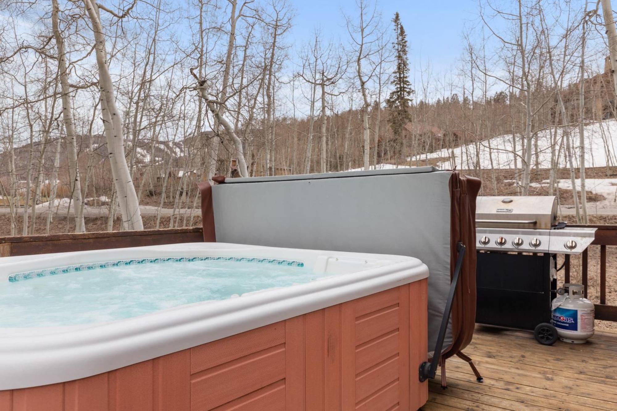 Russell By Avantstay Expansive Deck Stunning Views Hot Tub Holiday home *