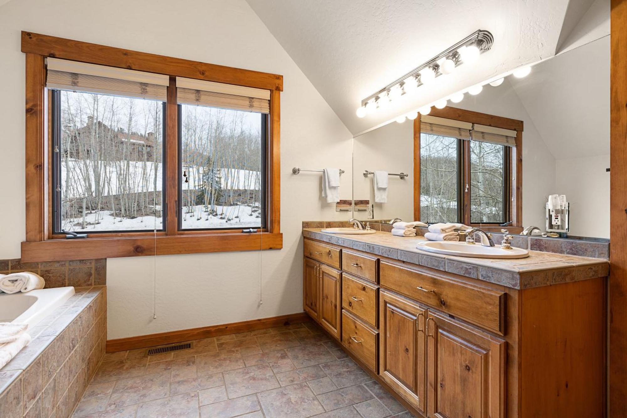 Russell By Avantstay Expansive Deck Stunning Views Hot Tub Telluride