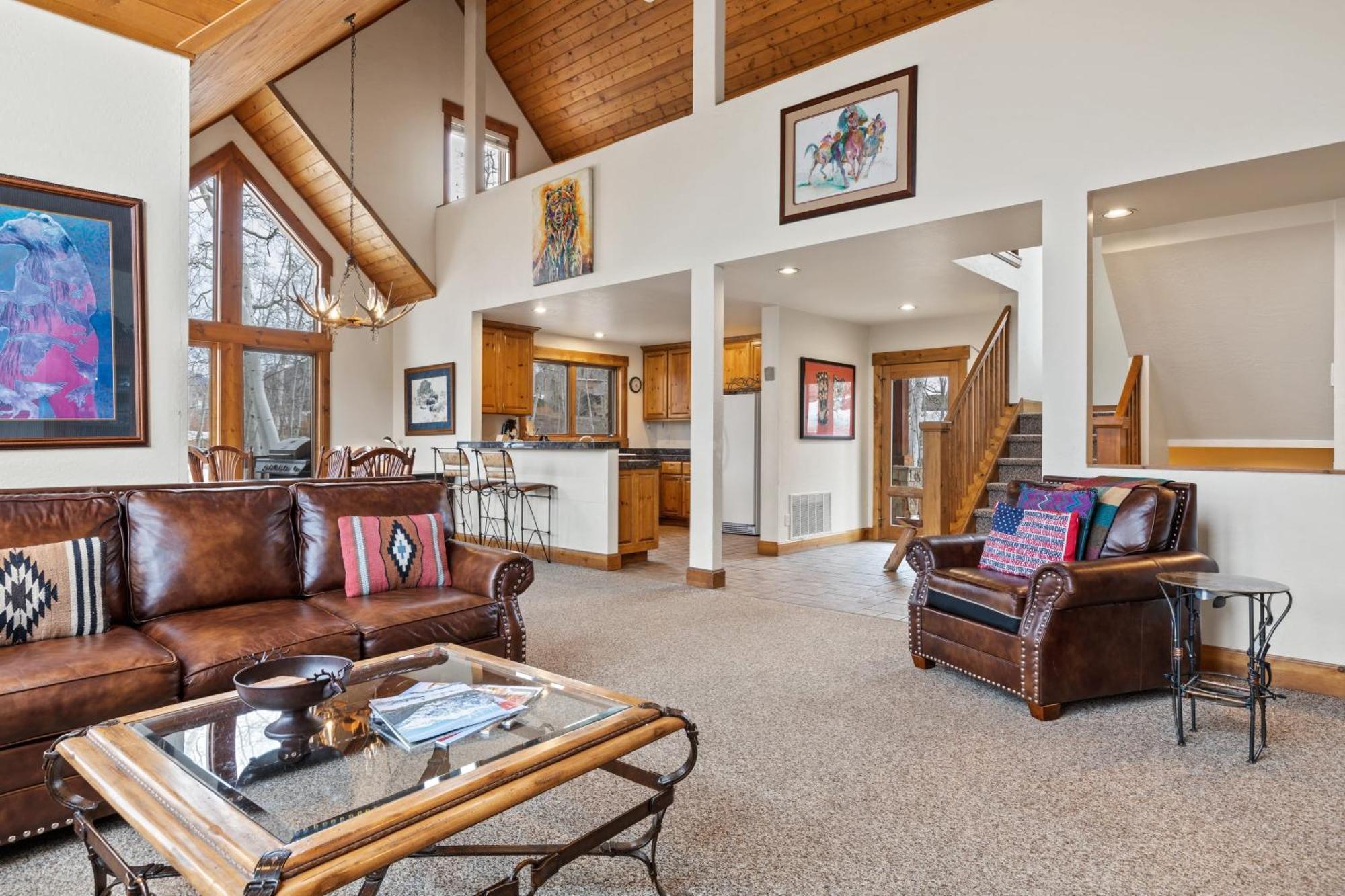 Russell By Avantstay Expansive Deck Stunning Views Hot Tub *