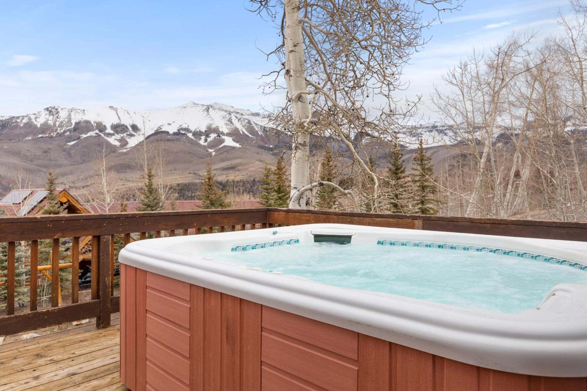 Russell By Avantstay Expansive Deck Stunning Views Hot Tub Holiday home