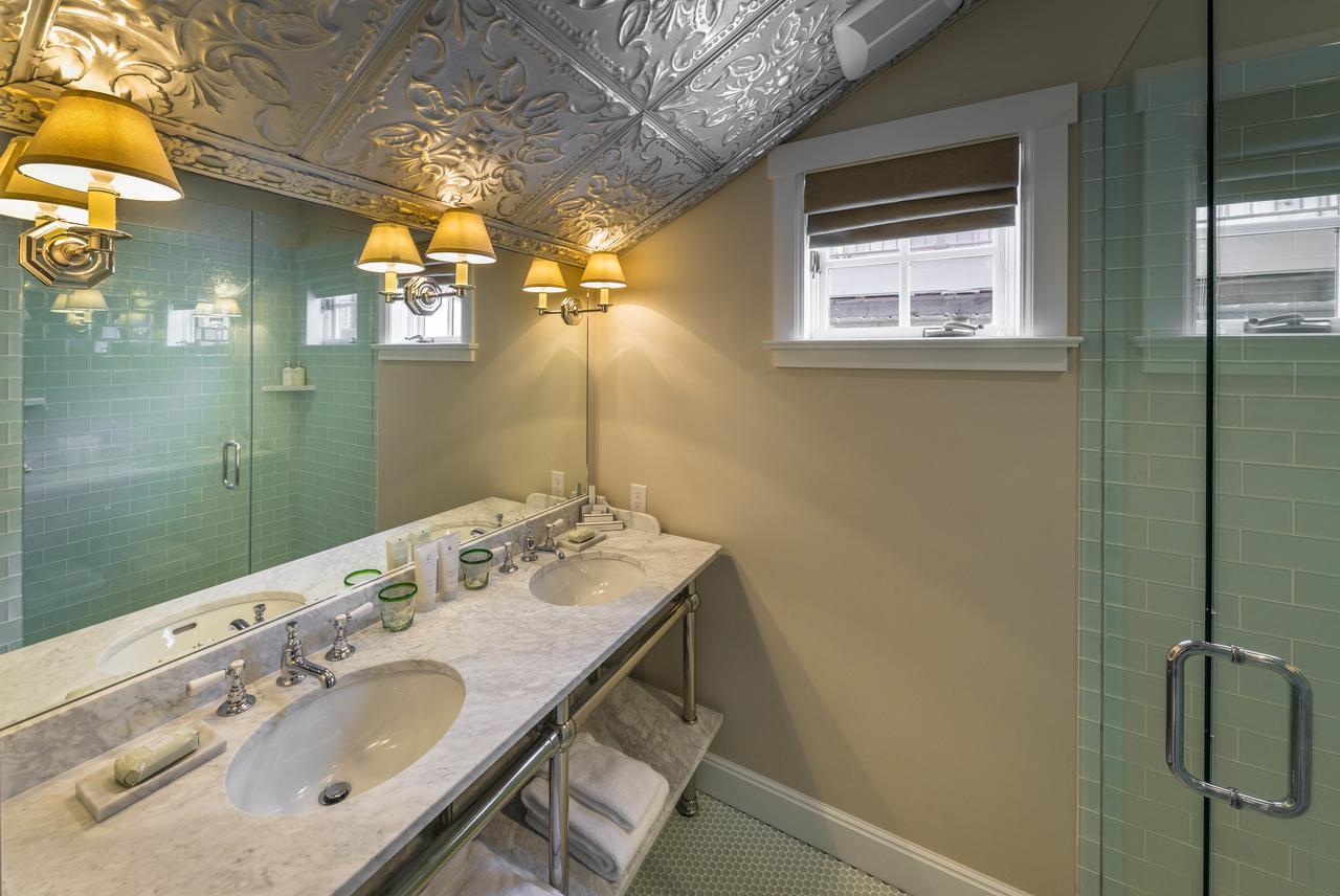 Dunton Town House Inn
