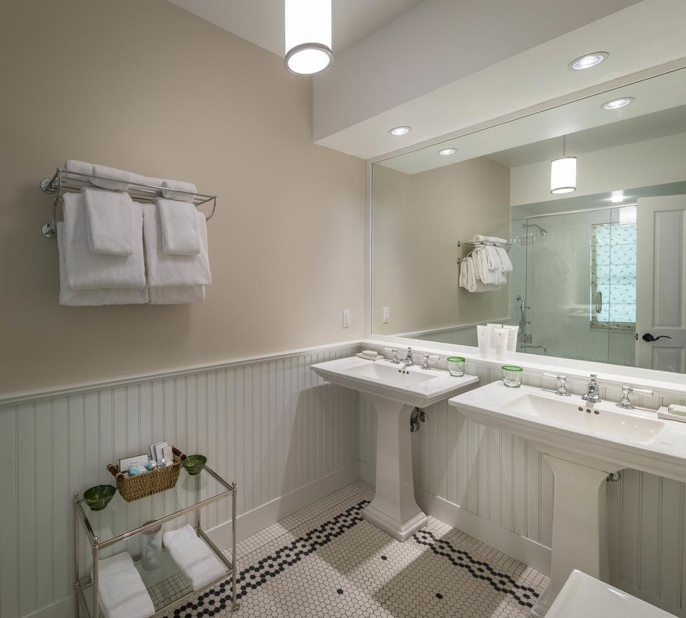Dunton Town House Inn 5*