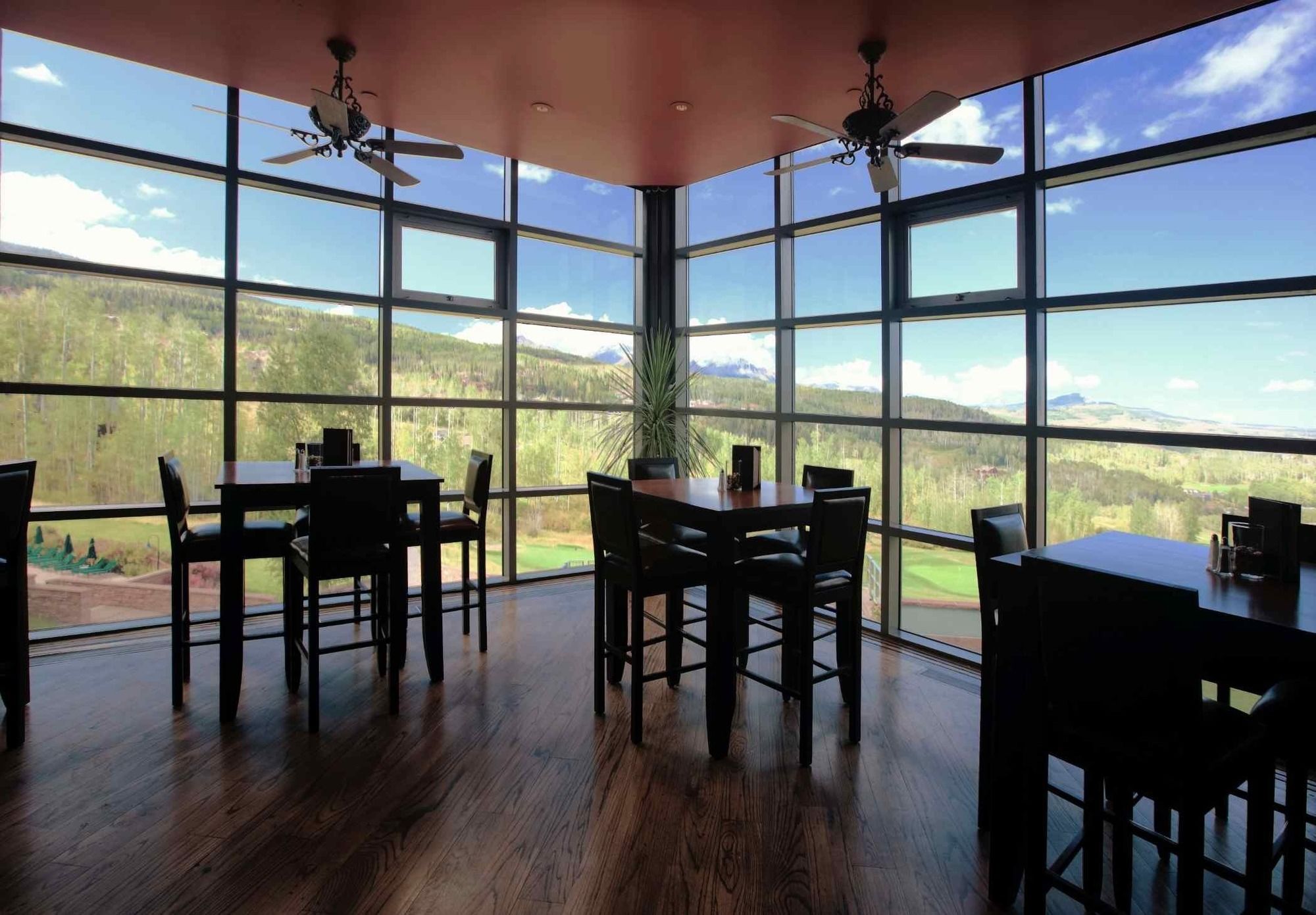 The Peaks And Resort 3*