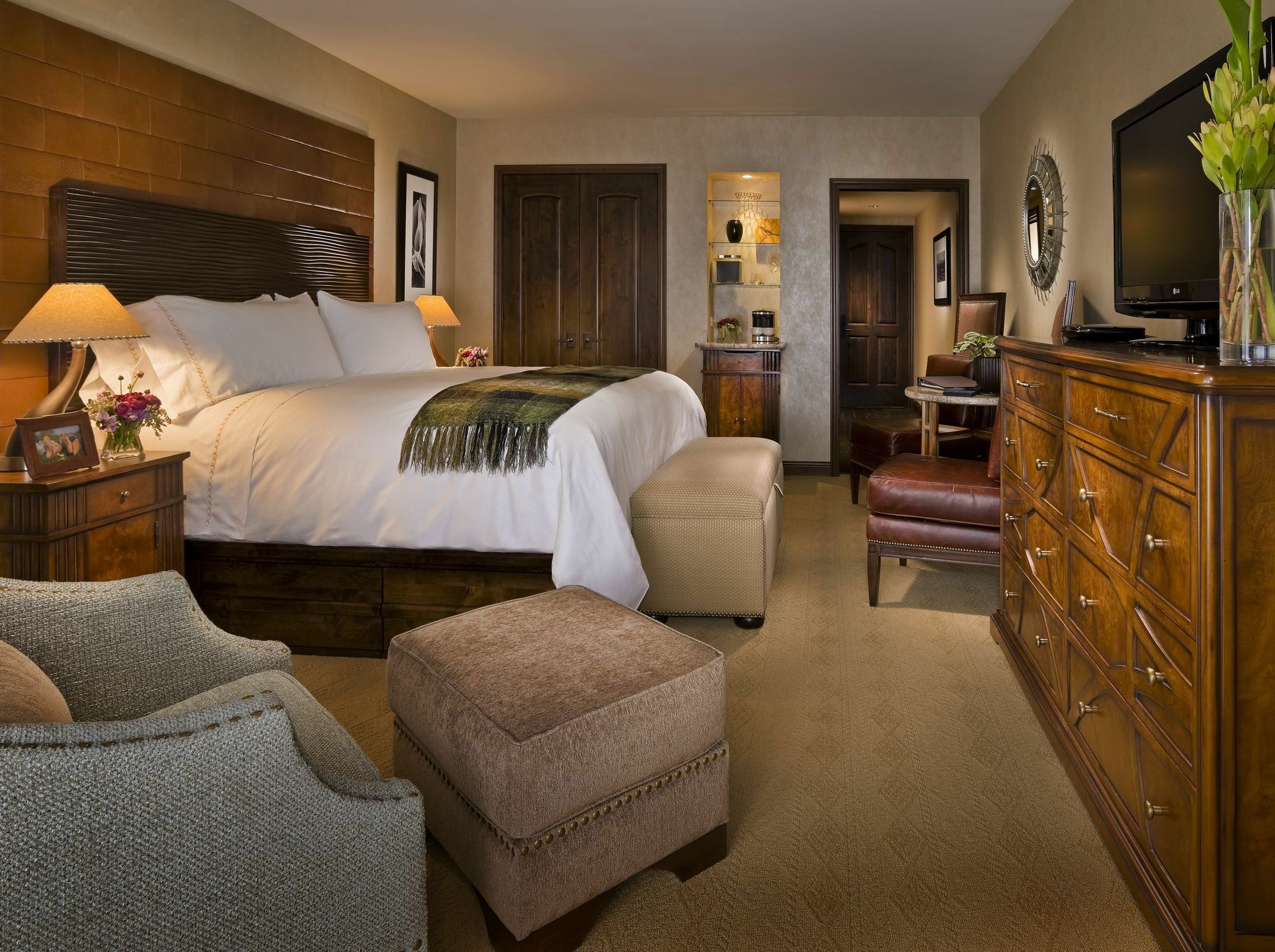 Hotel Madeline And Residences, Collection